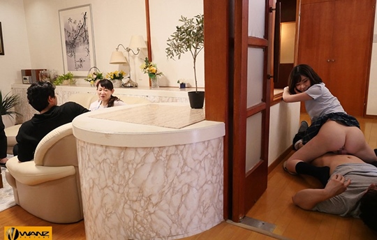 淫乱姉の美尻が揺れる弟の性豪チ〇ポをワレメで擦り上げる危なすぎる姉弟相姦 深田えいみ