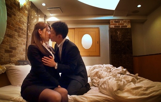 潔癖女性スタッフ妻とパワフル部下がFホテルで限界を超えて背徳SEX