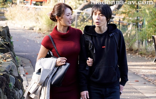 色っぽい親友の母親の最高級肉体に興奮状態の勃起ポコチンを見せつけ陰部壊す程白濁液を注ぐ背徳SEX 小早川怜子