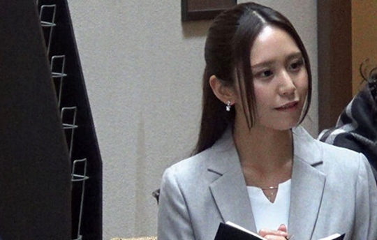 「パンスト輝脚」エリートセクレタリーの卑猥な肉体を不浄なオッサン達に陰部崩壊するまでガン突き拒否できない快感地獄 中尾芽衣子