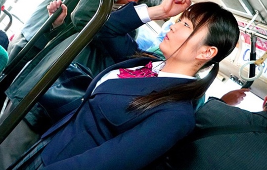 「制服を着たJK」もちもち現役JK女子の満腹肉体を外道ブサ男が集まり弄り落とす落とす拒否できないドライブSEX