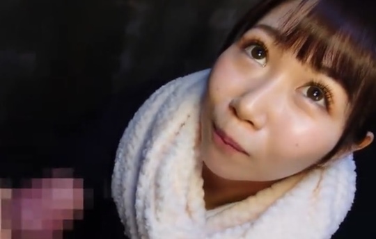 「パコ撮り」制服を着た美少女が助平剥き出しポコチンを根元まで頬張って大量スペルマを口内射精