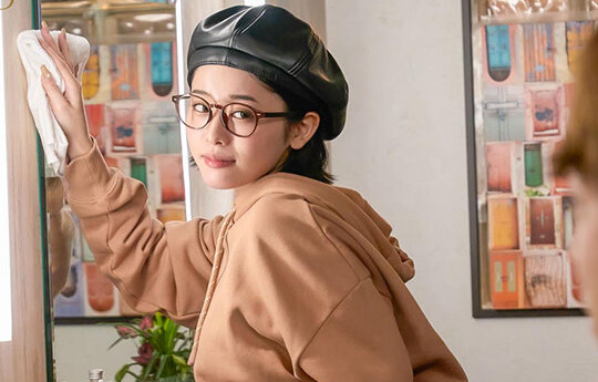 「メガネ美人」特上美女の猥褻過ぎるリップが青年をネットリちゅうで痴女って抜き落とす飲込み搾取 MINAMO