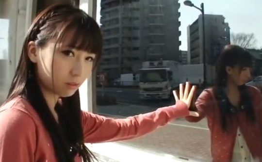 細身美女が二棒の男根を頬張る永遠飲込み搾取なミラー号 板野有紀