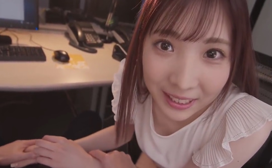 助兵衛女性スタッフの婬猥過ぎる唇が艶語で悩殺して男根に粘り付く精液搾取 月乃さくら