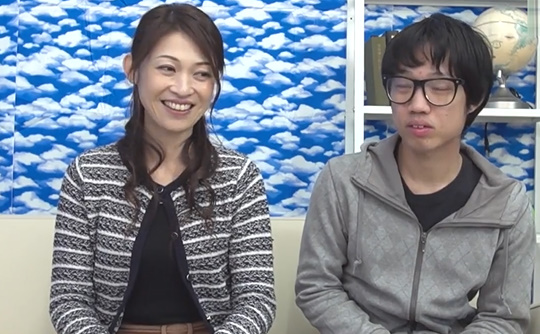 [婦人ナンパ]息子の純粋な陰茎を性講習的舐めじゃくり尺八で咥え込んで抜きまくるヤリマンママ