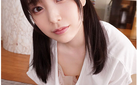 キュートな幼なじみの胸ちらに抑えきれずににもも色乳首をジリジリ弄りしゃぶり回すむしゃぶりファック 石川澪