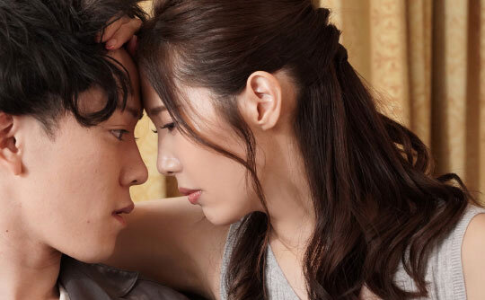 義母さんの婬猥過ぎる手捌きが陰茎をやさしく扱いて玉玉空っぽになるまで欲張り合った時間 水端あさみ