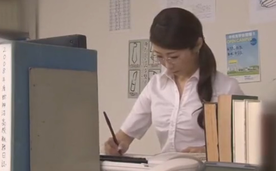 純粋な教え子をペニバン陰茎で乱突きする魔乳な佳人先生 篠田あゆみ