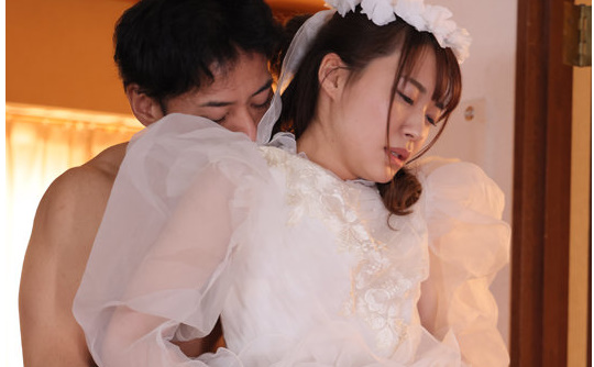 若妻の真っ白ボディが義兄の性欲怪獣の男根で不眠不休で精水を注がれ種付けファック 東條なつ