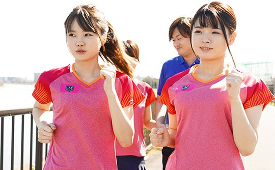 寝取られ逆3Pで猥褻過ぎる腰ふりが竿を弄り倒す美少女達の痴女テクでザーメン搾取 松本いちか 丘えりな