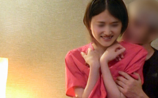 満腹肉ボディがボッキ竿をじっくり味わうおばさんな手捌きでマッサージ裏オプ生パコ性交