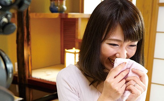 スレンダーな家内の欲求不満肉ボディが陰部崩壊するまで頂戴する逞しい肉棒 宇治原めぐみ