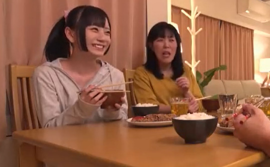 小悪魔的な頬笑で勃起肉棒を弄り抜き落とすもも色あなるな美少女むしゃぶり性交 七沢みあ