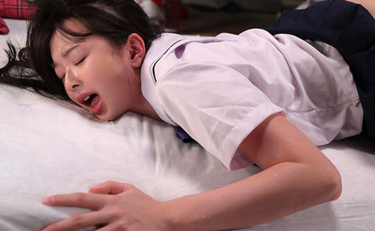 純粋な姪っ子のもも色肉ボディに媚薬を飲ませて縺らせオッサンの肉棒が狂乱の種付け性交 望月つぼみ