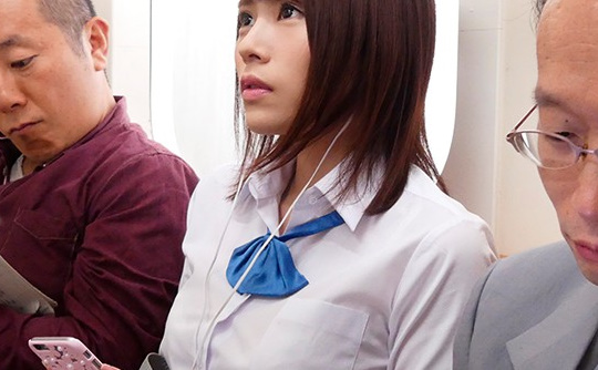 猥褻に見せつける制服美少女のぶるんぶるんプリ乳が狙われた痴漢鬼畜 伊藤舞雪