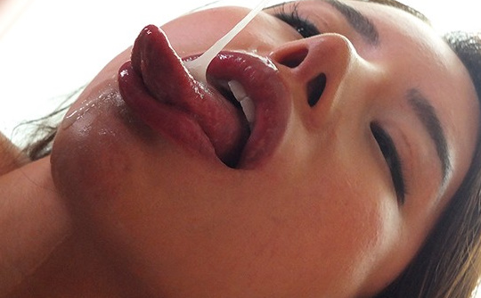 汚らわしいザーメンをノド奥に注がれ続けて催眠ごっくん調教。永井マリア