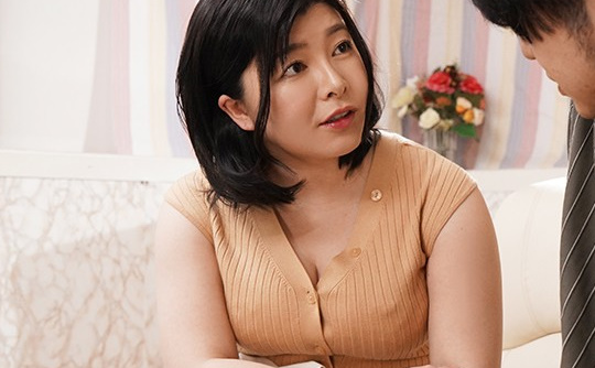 娘の童貞カレシの性豪竿にハマり過ぎて離れられなくなってしまった母の肉ボディ。岡江凛