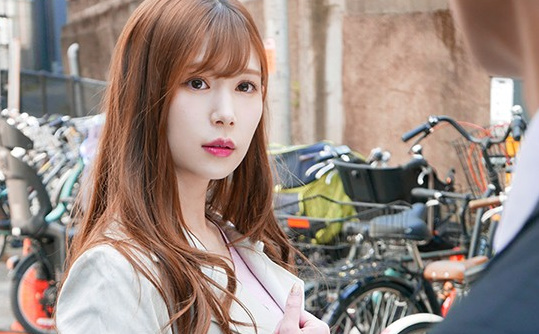 セクシーな人妻になった幼馴染と時間を忘れて性交に明け暮れた数日間。明里つむぎ