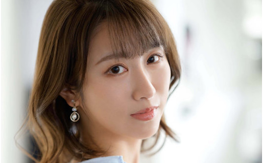 白すぎる素肌から真珠のラブ汁を溢れ出す元地方アナウンサーウンサー。田中なな実