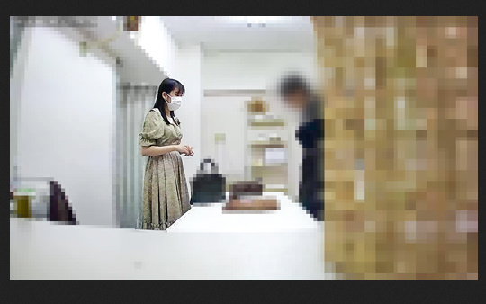 リアル脱毛サロン映像?。現役大学生さん、足をガッツリと開かれ陰部を露わにして脱毛。