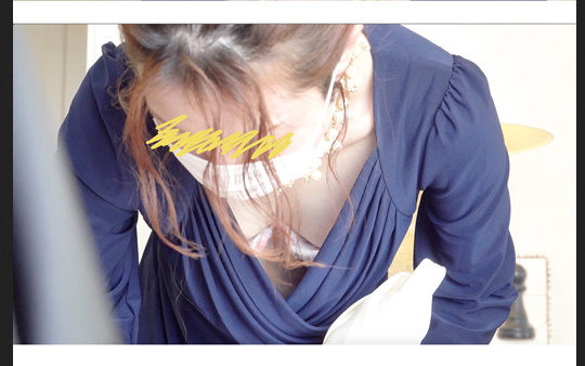 【美女二人に大接近】【溢れる乳首＆パンスト越しのセクシーショーツ】