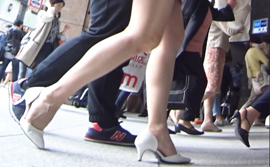 高画質パンチラ世界022　[4K]美女JDのピンクコーデとお尻スケスケホワイトパンティー