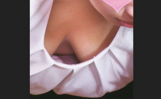 下乳を見せつけて　またしてもＮちゃんが誘惑してきます・・・