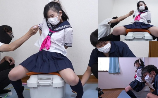 黙々とじっくりカラダを擦られたりくすぐられ、ピクピク足腰クネらせてパンチラ見せるセーラーコスの敏感お姉さん（完全オリジナル）