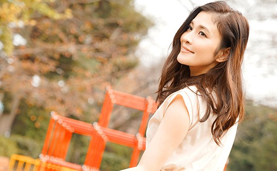 至高の快感に理性を失い悶え狂うおばさんが止まらない腰振りで中出し性交 米倉穂香