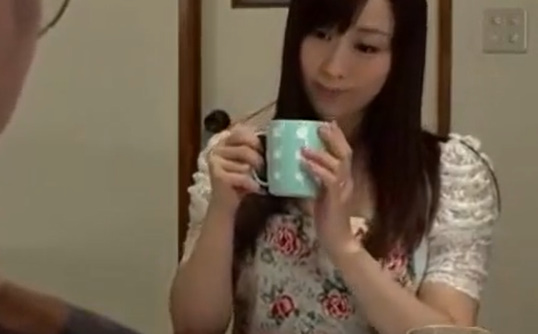 純白肌の母親が息子と語らいハメ狂う近代の母子相姦