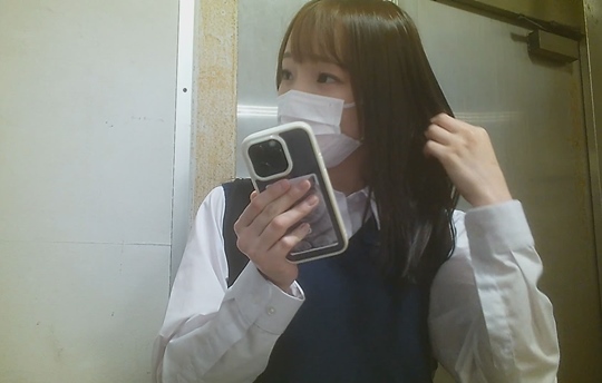 可愛いらしいJ◯が必死の抵抗も虚しく電車で潮吹きｗトイレに連れ込み拒否られるも強引に生中出しｗ