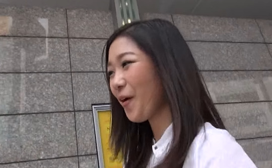 ちょいと微妙なB級素奥さんの初撮り姦通でアナタ御免なさい私感じています