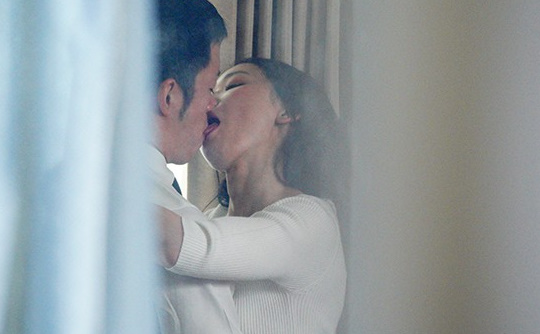 ネトラレ変態夫婦の嫉妬でボッキ！奥さんとアイツとその奥さんと酒池肉林の絡み合い