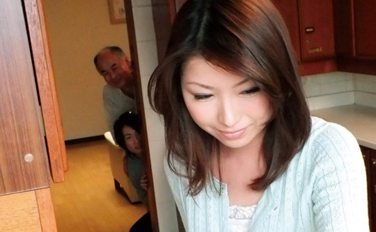 スケベ眩しいお母さんは好きですか！？ 義父と息子へ淫口癒しのご献身 加藤涎キ