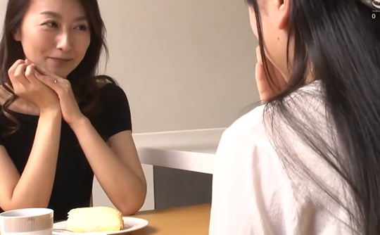 細身美魔女系の底知れぬスケベスにたま金が崩壊寸前母の親友。青木玲