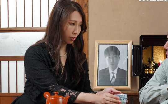 貞淑なヒトヅマの悲劇男が群がる幸薄未亡人のにくたい佐田茉莉子