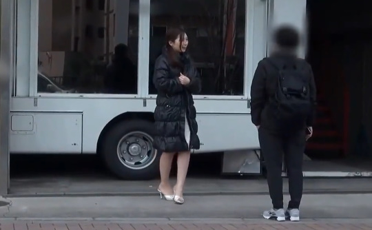 物欲しそうな潤んだ瞳で竿を引き寄せるナンパ待ち佐々木あき ヒトヅマ36歳