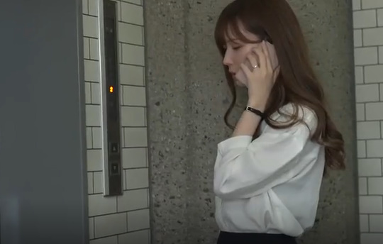 愛尻愛脚が猥褻に魅惑してくるヒトヅマ秘書と濃厚に絡み合う姦通性交　明里つむぎ