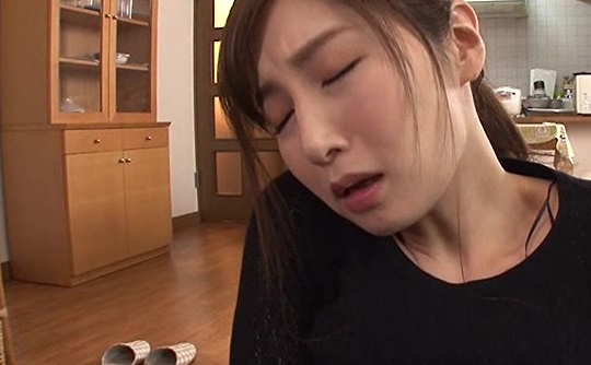 駄目だと分かっていても完熟にくたいが拒めない鋼鉄の竿が気持ち良すぎる義母ソウカン 佐々木あき