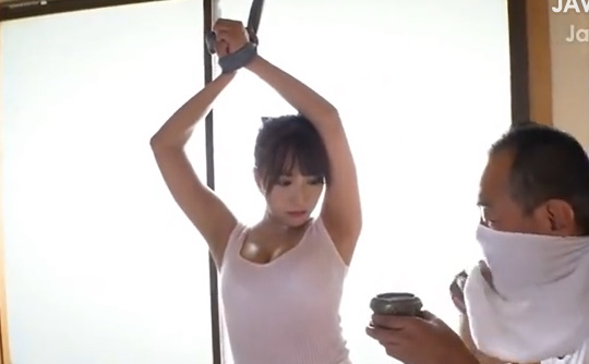 ドスケベ義父の変態性中毒に美魔女系奥さんの全身が敏感性感帯に変わった性交ライフ　三上悠亜