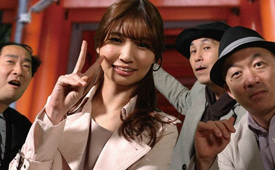 社員旅行で飢えた男根に穴まみれにされた家内の姿に咽び泣く勃起亭主　樋口みつは