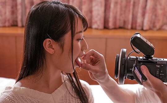 元彼にまんまと寝取られたモモ尻奥さんのゆるゆる陰部が濡れた同窓会　宇佐美玲奈