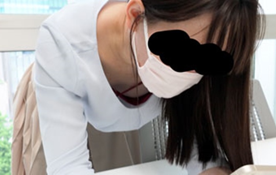 【ケツ丸出し!!】超絶エロBODYのムチムチ爆尻お姉さん♪規格外のデカ尻を挑発的に見せつけるドスケベ女(笑)