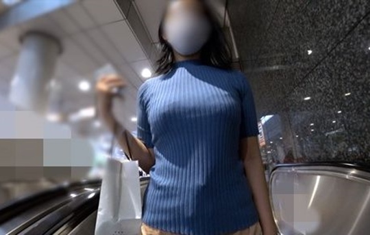 夏だビアガーデンだ☆推定C乳店員水着女子の更衣室盗撮