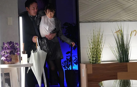 特上のストッキング美脚を乳繰り病的な愛欲で回され続けた穢い性強要