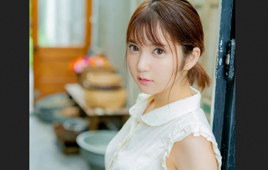 思わせぶりな視線で顔面ボッキが辛抱抑えきれん！女子の純白Bodyに来世に賭ける10秒前