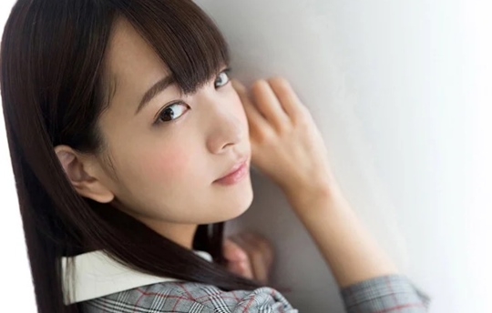 思わせぶりな視線で睾丸悩殺！愛々しい女子と粘着暴走ち〇ぽSEX！！