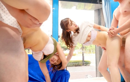 「旦那よりも屈強な！ミラー号」ベビーカー中の新妻さんが知らない男のエゲツないち〇ぽを優しくご尽力！