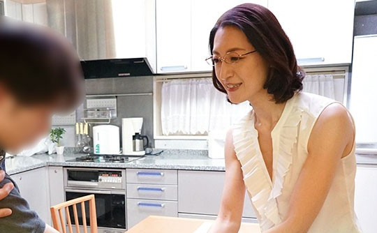 大人の色香でチ○ポを完全掌握童貞筆下ろし仕事人おばさん家庭教師　笛木薫